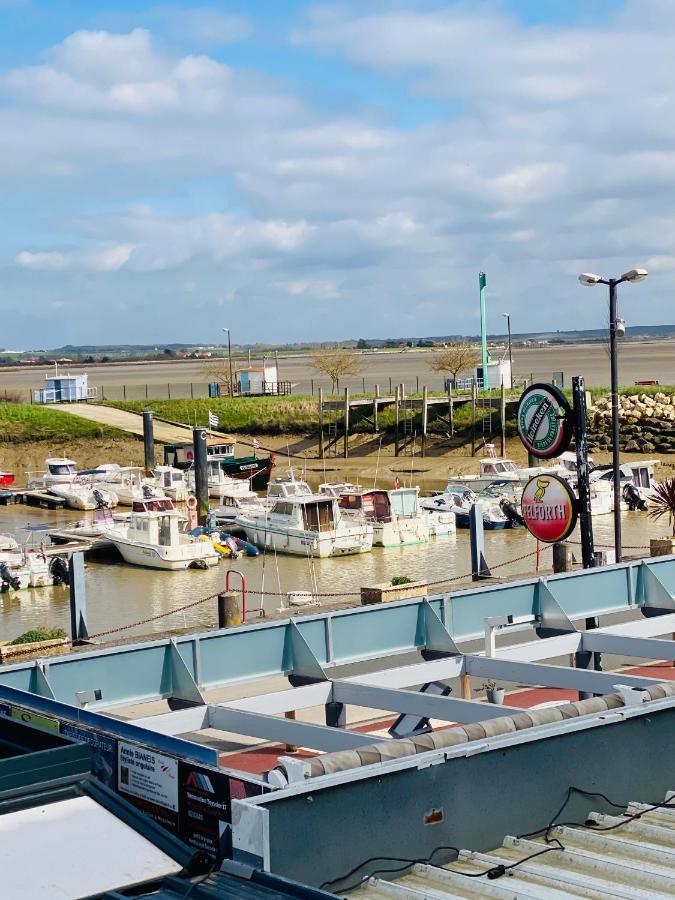 Apartamento Le Logis Du Port Meschers-sur-Gironde Exterior foto